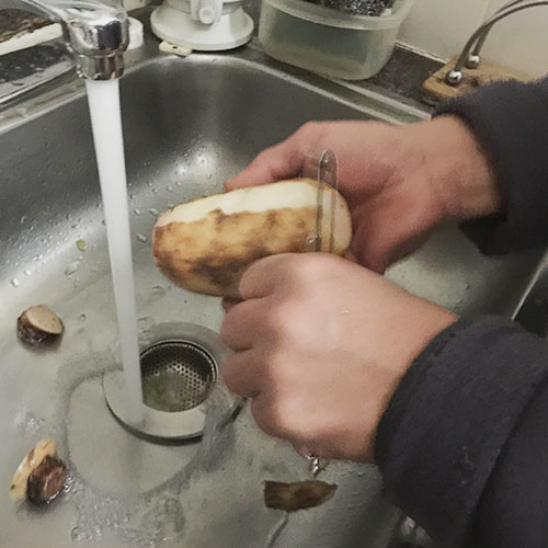 image one: peeling lotus root